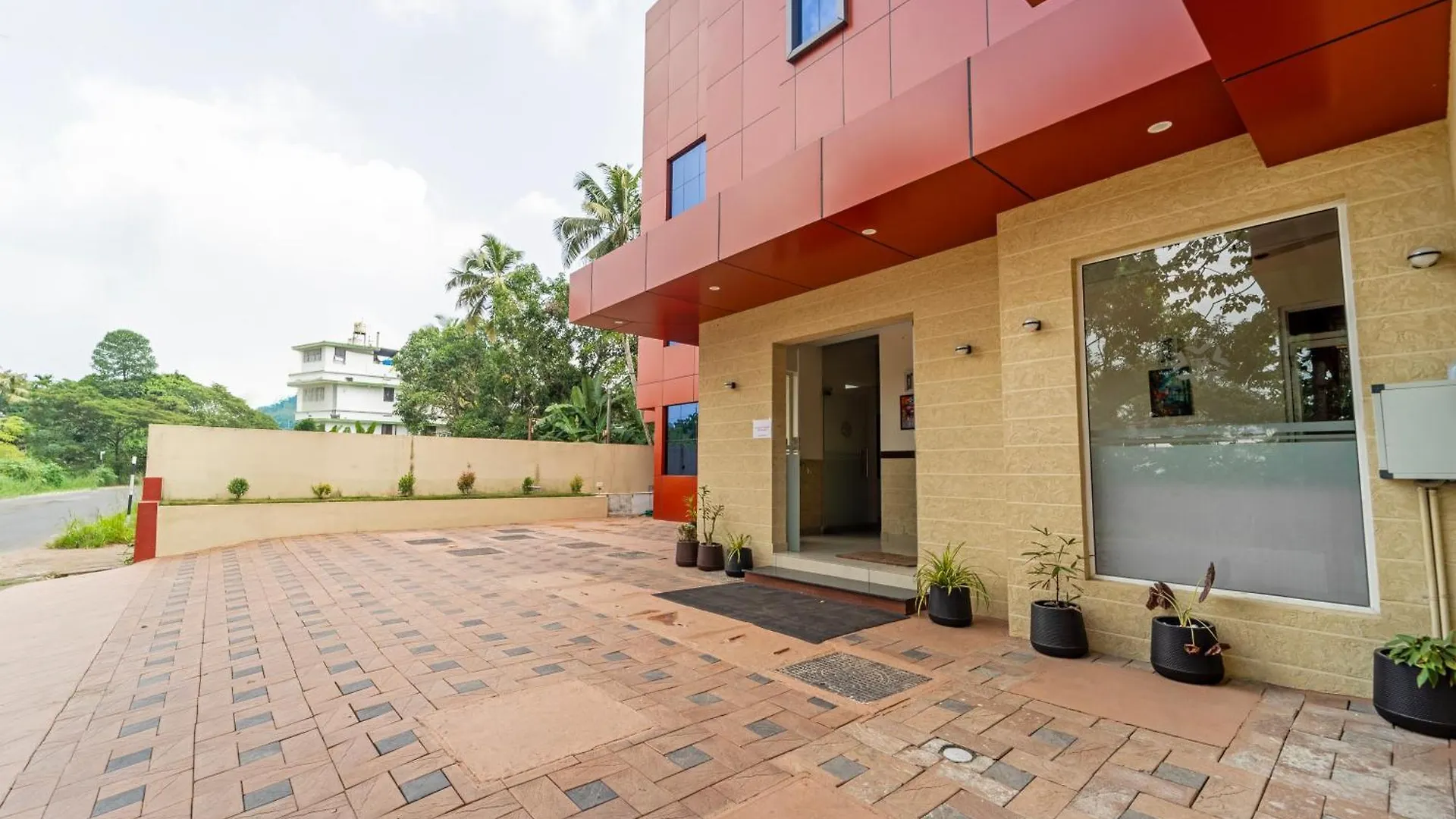 Treebo Thoduvas Star Plaza Cochin Airport Hotel Nedumbassery 3*,